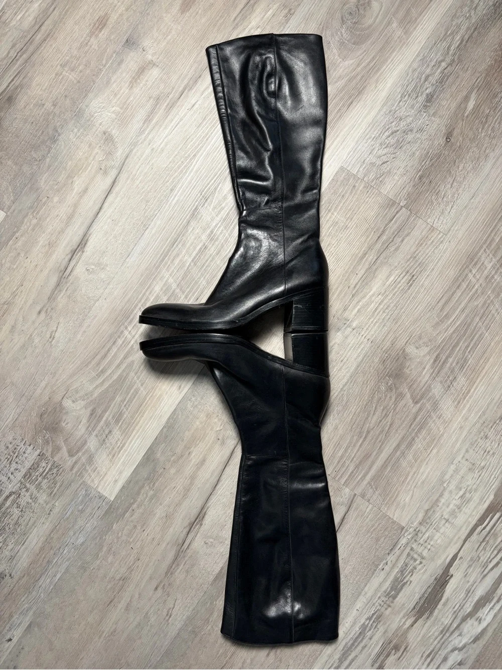 BCBGMaxAzria classic knee